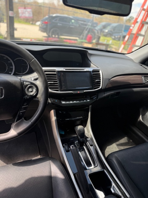 
								2017 Honda Accord full									