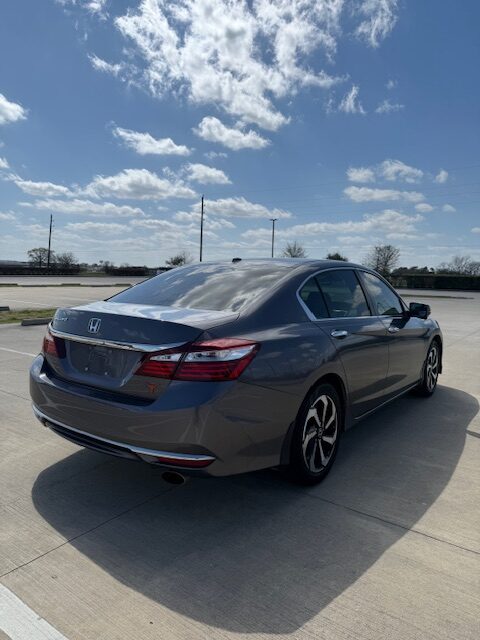 
								2017 Honda Accord full									