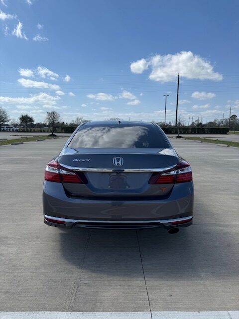 
								2017 Honda Accord full									