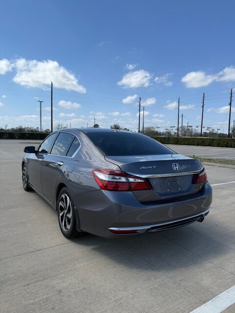 
								2017 Honda Accord full									